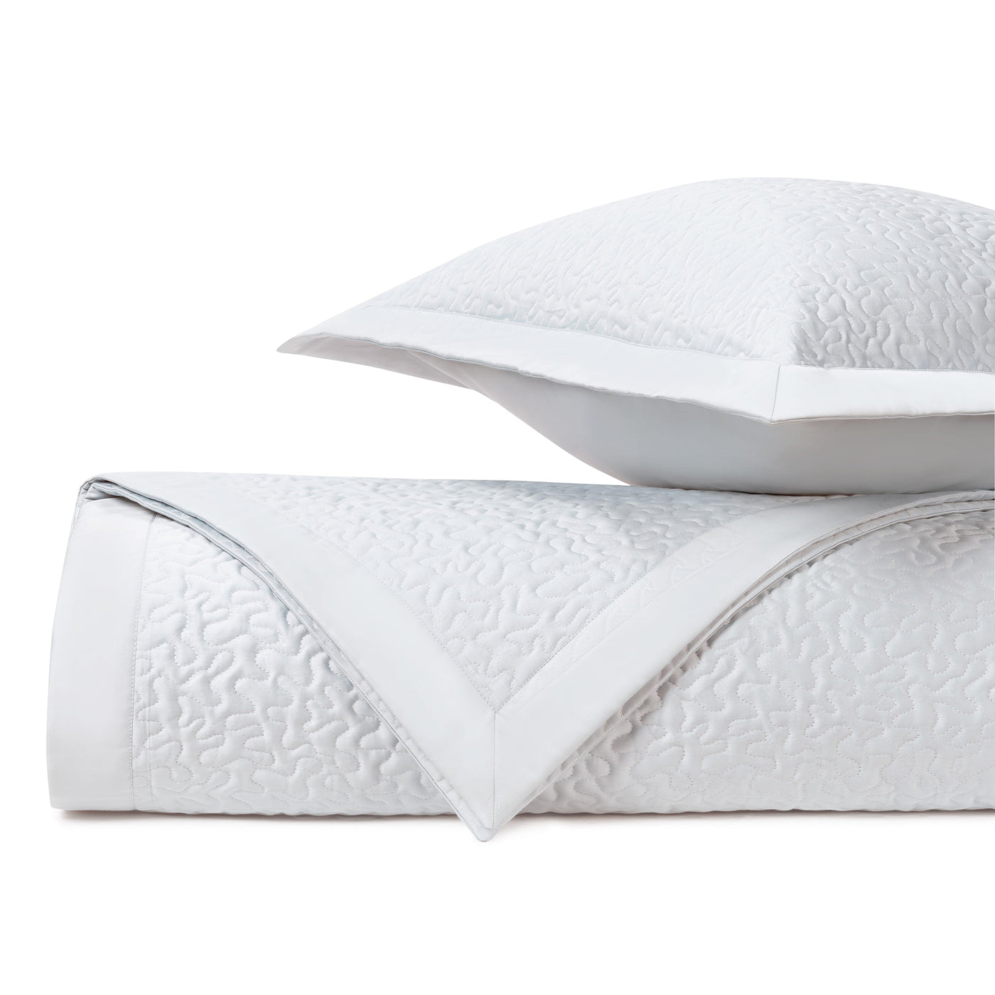 Close-up of white quilted texture with vermicelli stitch pattern and contrast border trim.