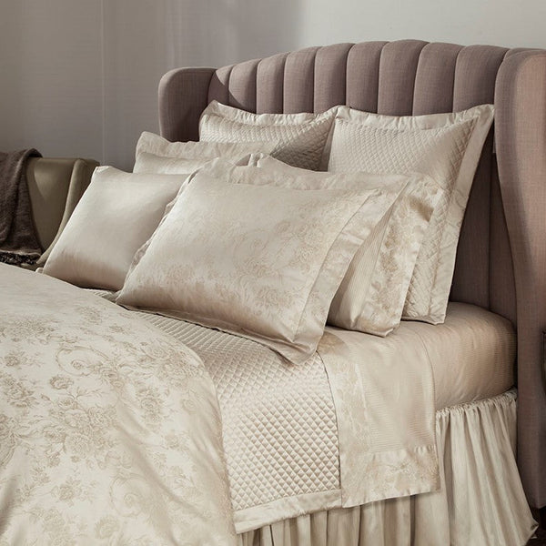 Photo of the Victoria | Pillowcase ensemble.