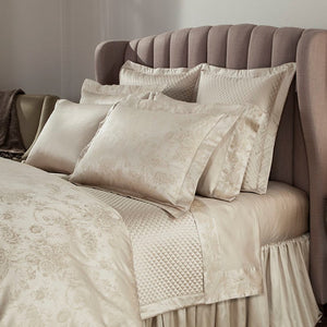 Photo of the Victoria | Yardage ensemble.