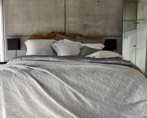 Photo of the Perle | Coverlet ensemble.