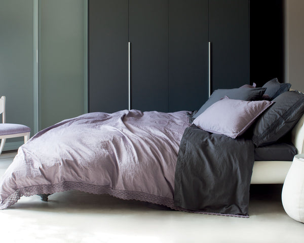 Photo of the Camilla | Flat Sheet ensemble.