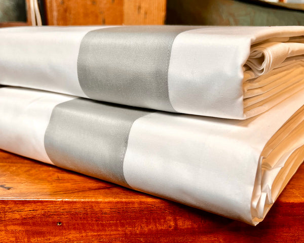 Photo of the Dea | Banded Percale Duvet Set ensemble.