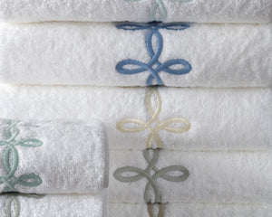 Photo of the Gordian Knot Towel | Wash Cloth ensemble.