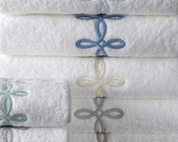 Photo of the Gordian Knot Towel | Wash Cloth ensemble.