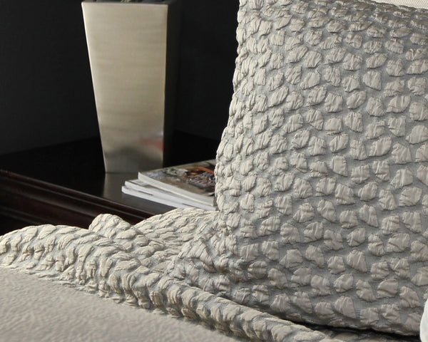 Photo of the Petalo | Firm Decorative Pillow ensemble.